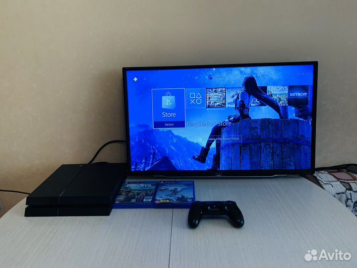 Ps4 500gb. 32 игры и 2 диска