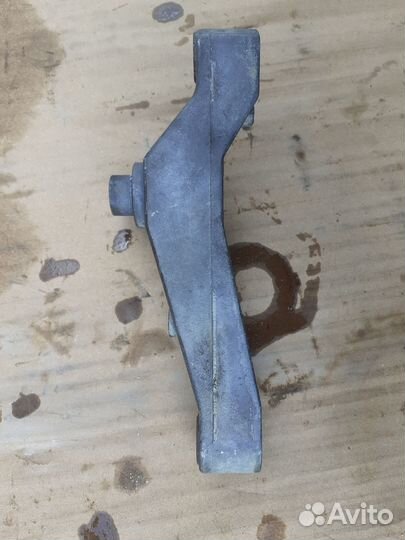 Кронштейн ролика Honda R18