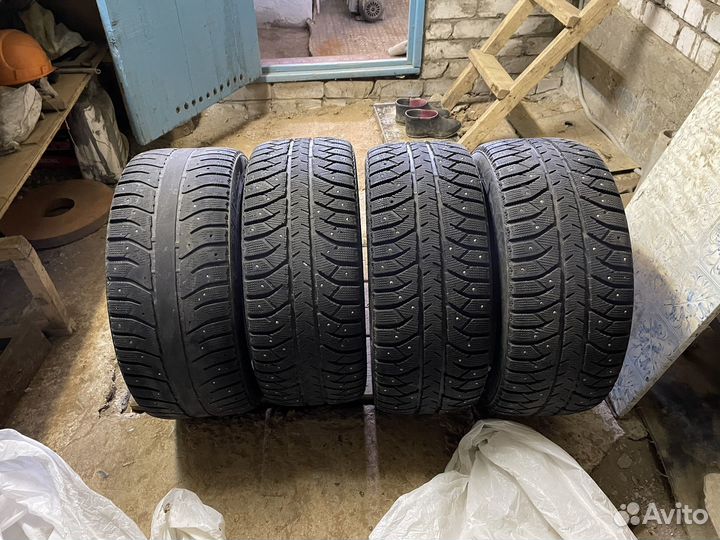 Bridgestone Ice Cruiser 7000 245/45 R17 96T