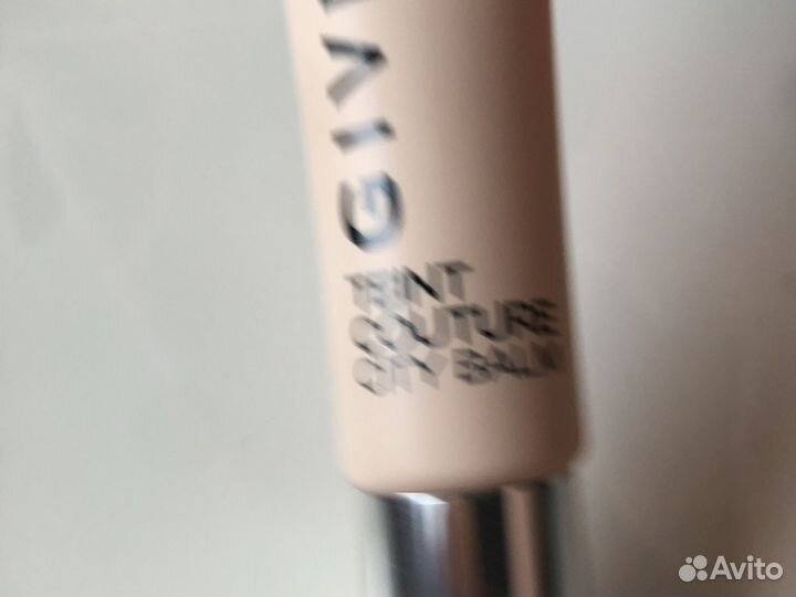 Тональный крем givenchy city balm