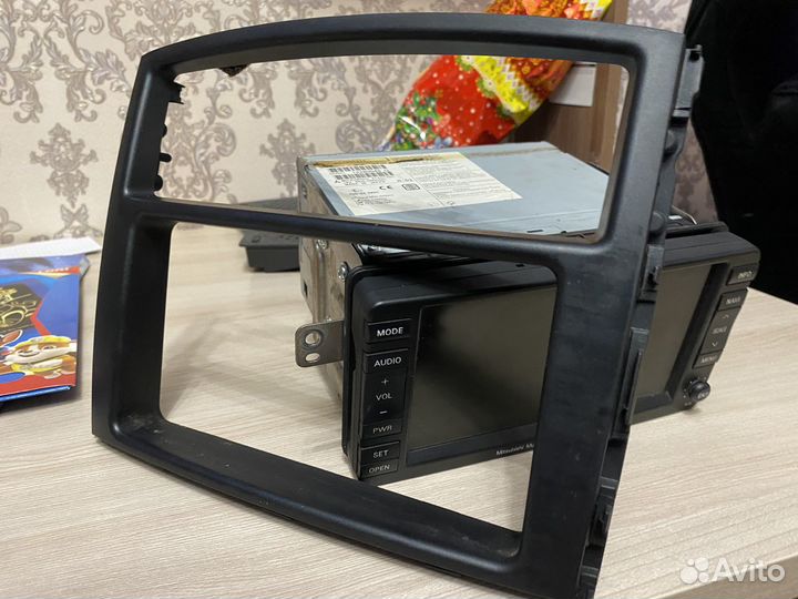 Магнитола на mitsubishi pajero 4