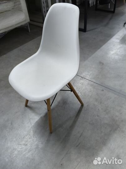 Стул Eames белый
