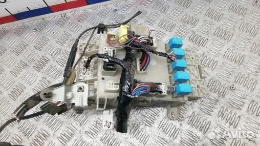 Блок предохранителей toyota RAV 4 ZCA2 (EBR12M101)