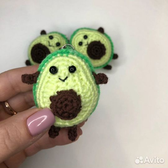 Вязаный брелок