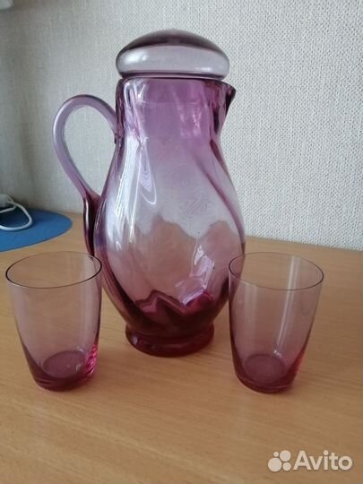 Кувшин со стаканами