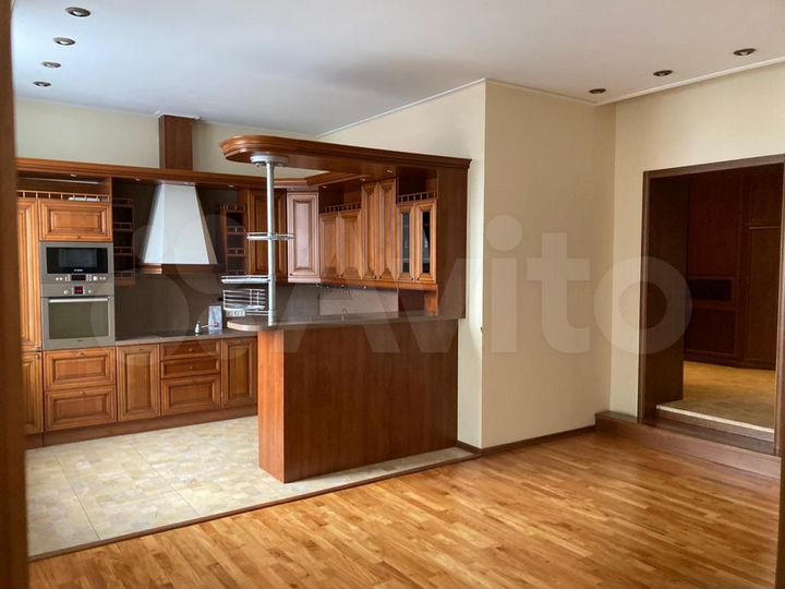 3-к. квартира, 196,8 м², 8/8 эт.