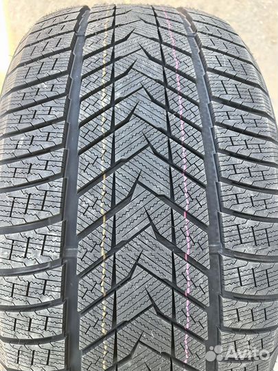 Sonix WinterXPro 999 275/35 R20 128U