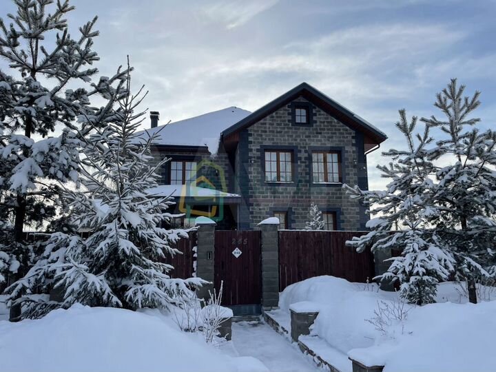 Дом 257,1 м² на участке 8,4 сот.