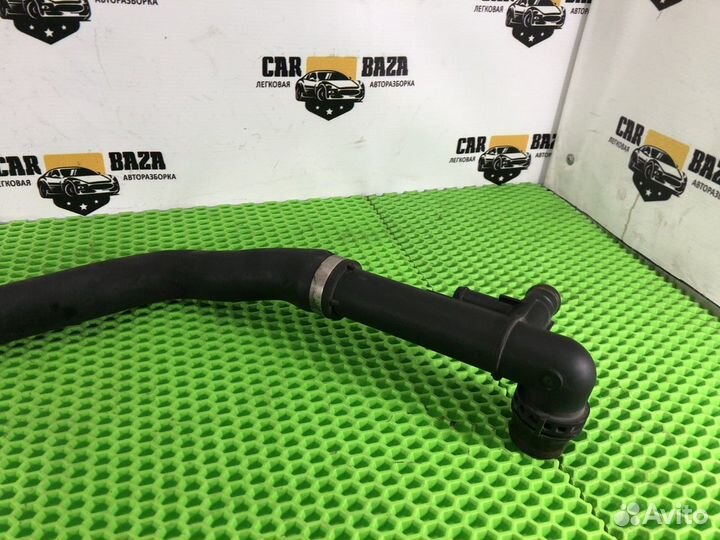 Патрубок системы охлаждения Volkswagen Passat