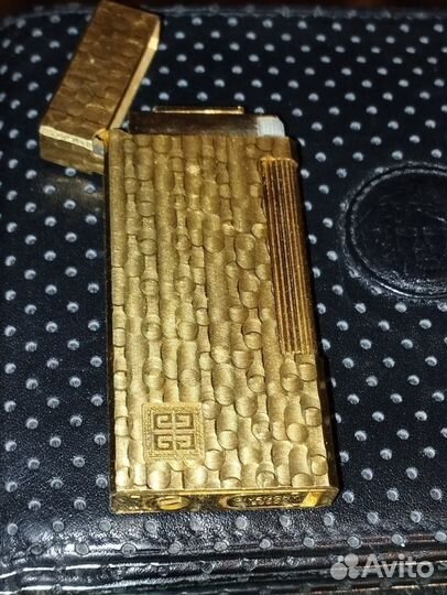 Зажигалка givenchy