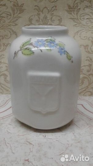 Ваза с гербом Саратова