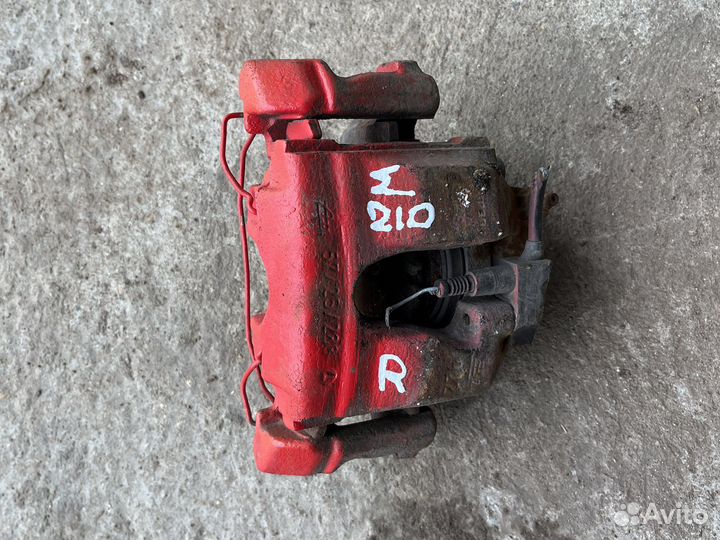 Передний правый суппорт Mercedes W210 рестайлинг