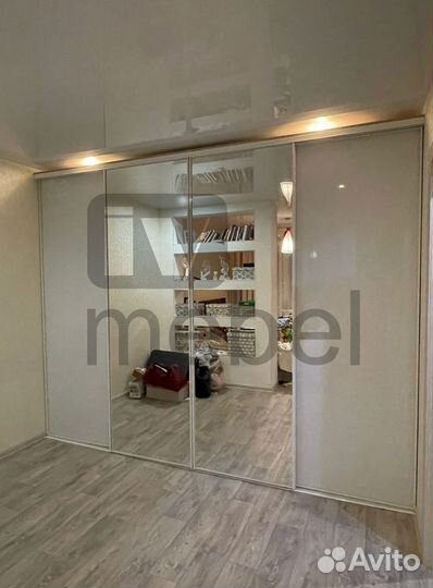 Книжный шкаф