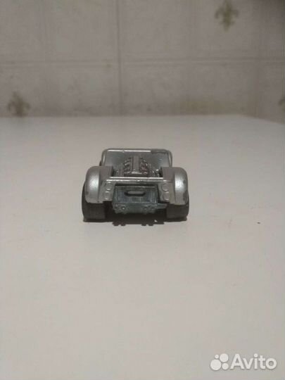 Модель Hellraiser, Англия