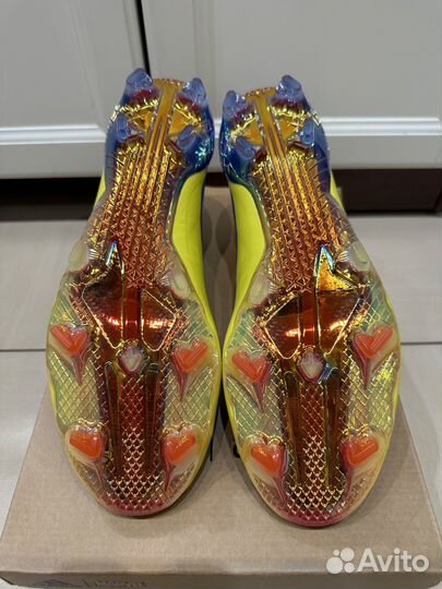 Лимитированные футбольные бутсы adidas X marvel