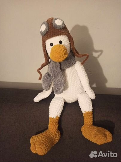 Гусь обнимусь вязаный