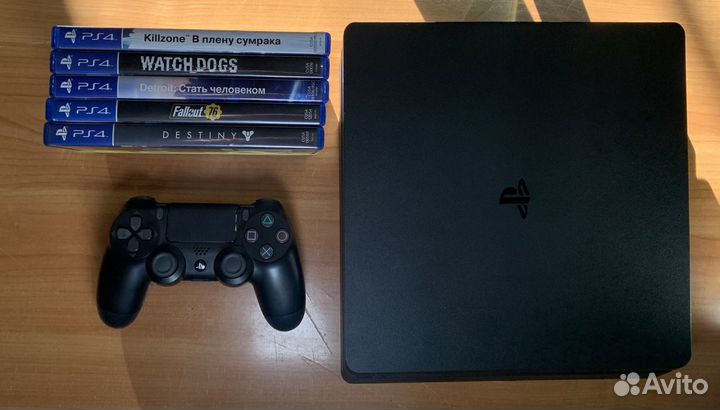 PS4 Slim с пятью дисками