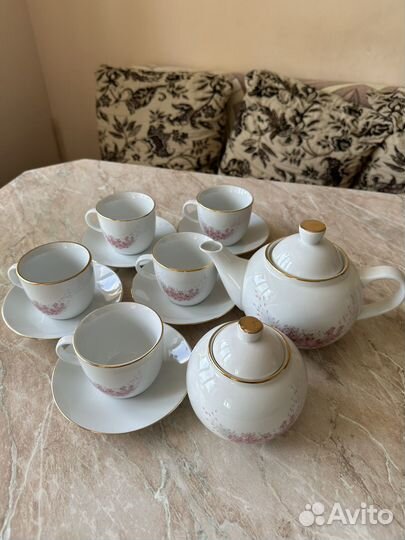 Фарфоровый чайный сервиз