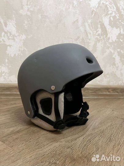 Горнолыжный шлем