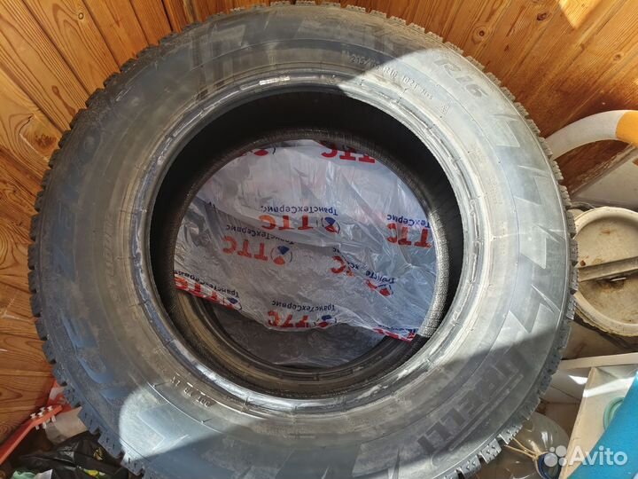 Pirelli Ice Zero 215/65 R16 102