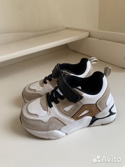 Кроссовки весенние размер 24