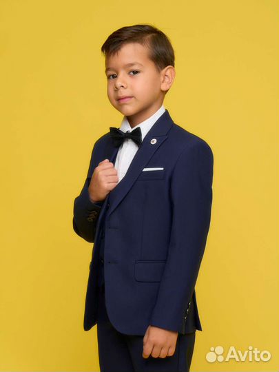 Костюм тройка синий на мальчика школьный 128 р-р