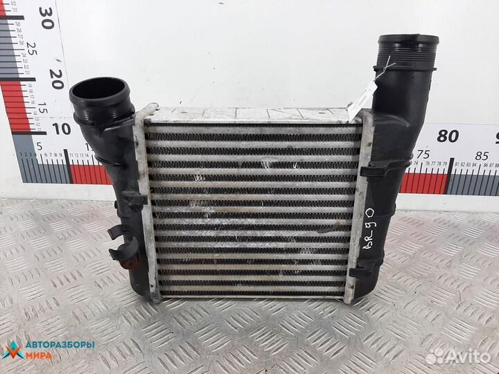 Интеркулер Audi A4 B6 2002 8E0145805S