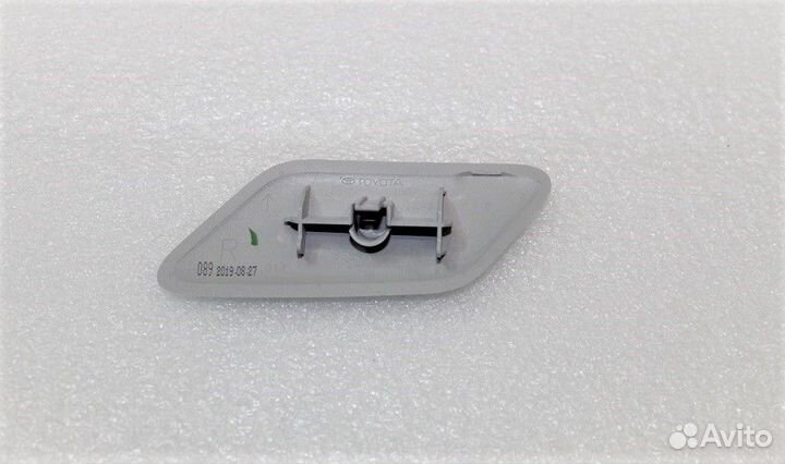 Camry 70 Крышка омывателя правая Оригинал 18-21