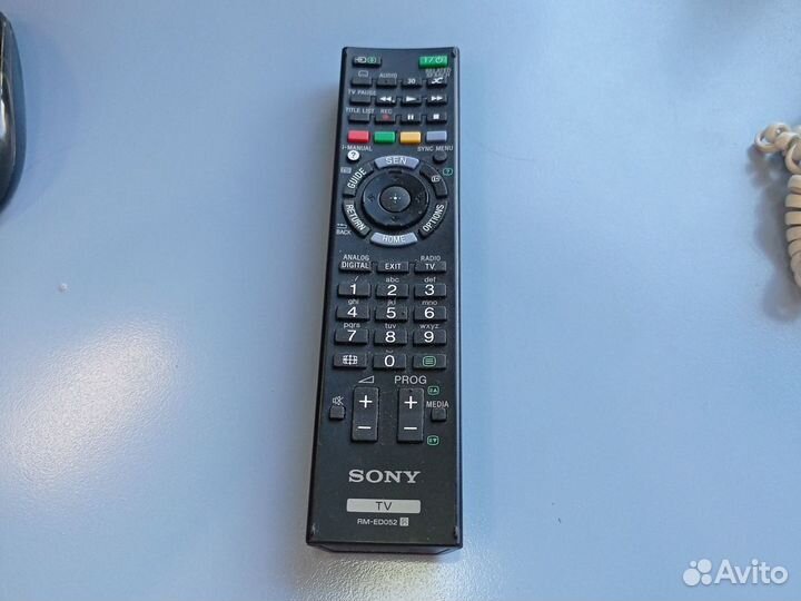 Пульт телевизионный оригинальный Sony RM-ED052