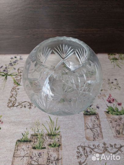 Круглая хрустальная ваза для конфет