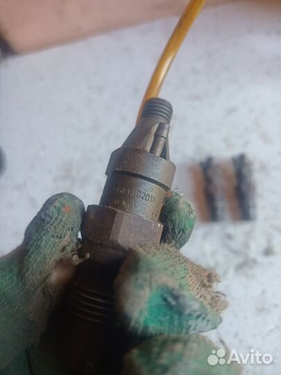 Форсунка топливная VW Golf 2 Jetta Audi 80 Audi 90