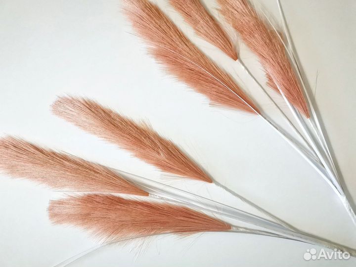 Искусственные пионы, пампасная трава, зелень