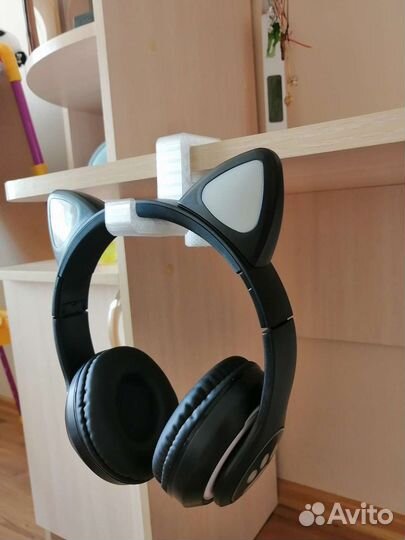 Крючок-держатель для наушников