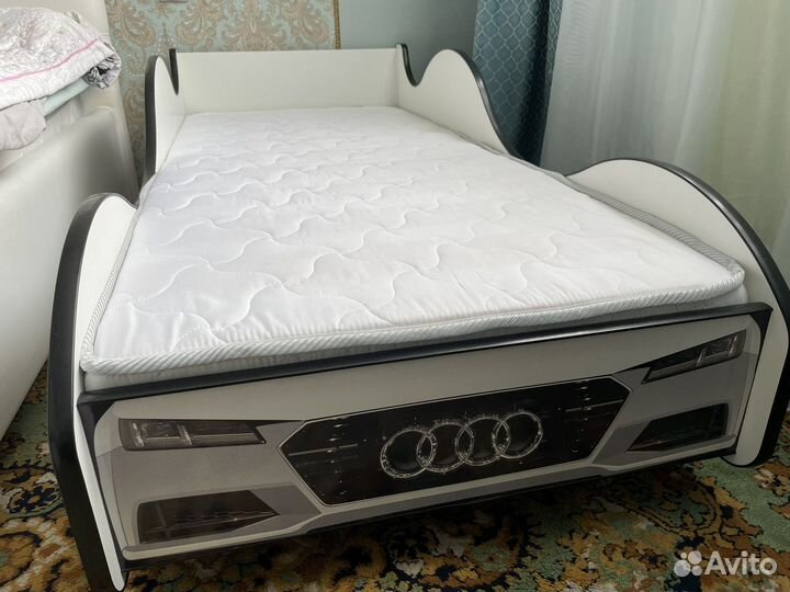 Кровать с матрасом новая
