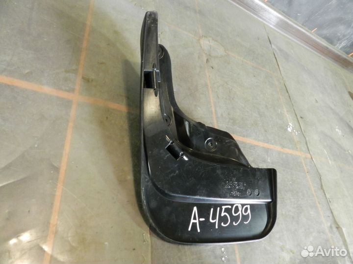 Брызговик задний правый -Volkswagen Golf