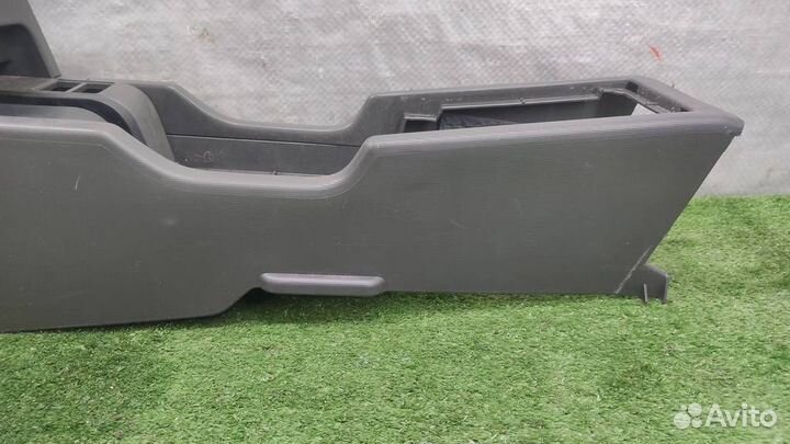 Консоль центральная с подлокотником Nissan X-Trai