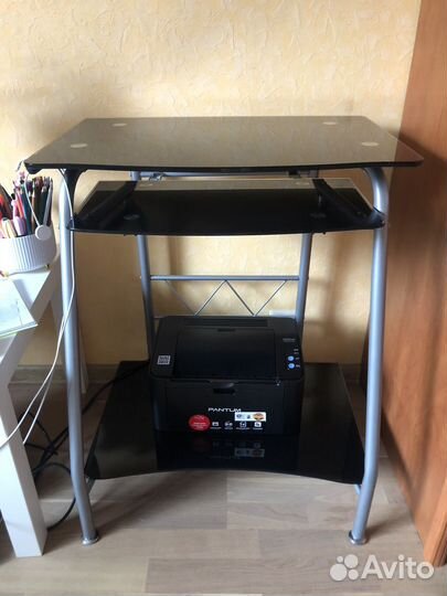 Компьютерный стол стеклянный