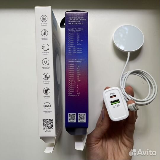 Беспроводная зарядка и адаптер на iPhone hoco