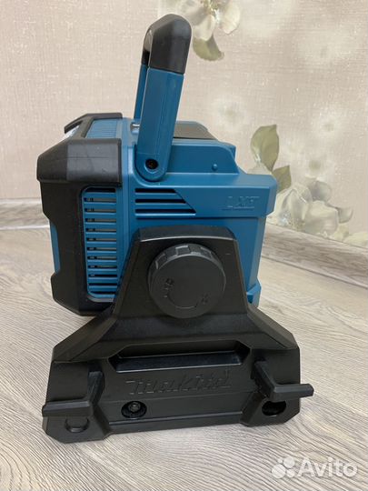 Фонарь Аккумуляторный Makita DML811