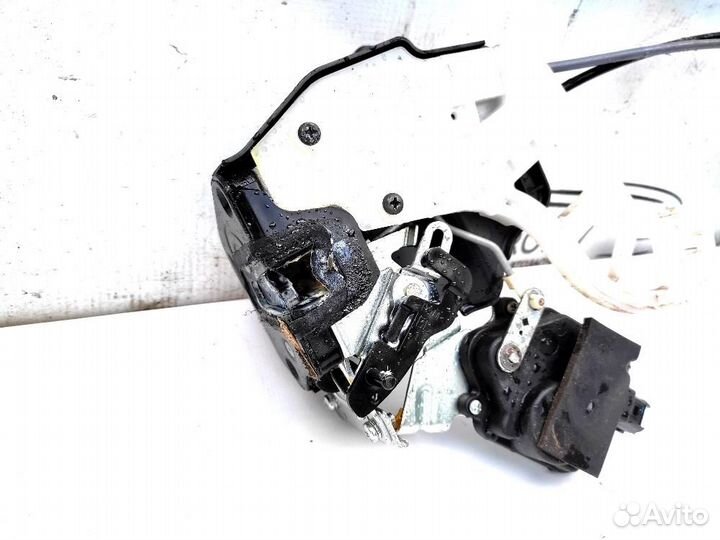 Замок двери задний левый Kia Sportage