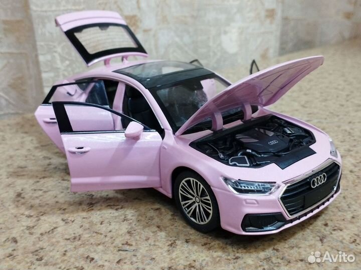 Audi A7 в масштабе 1:24 розовый