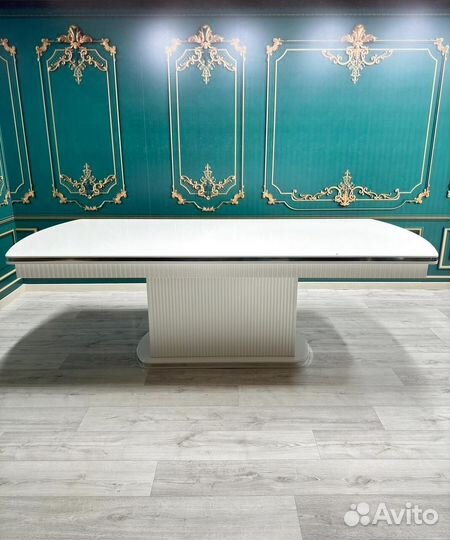 Стул / В наличии стулья