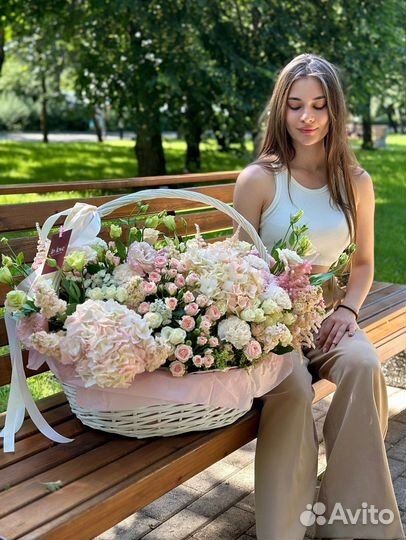 Огромная корзина с цветами Букеты Доставка