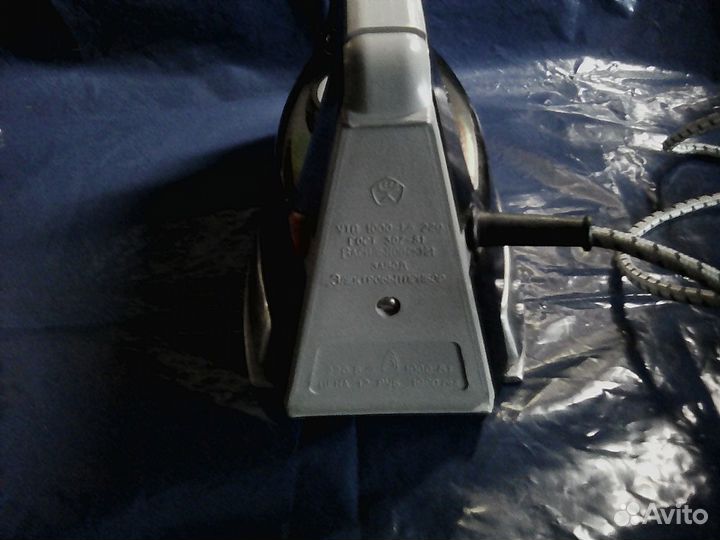 Утюги СССР 83/90+эл.зажигалка плиты 1982г