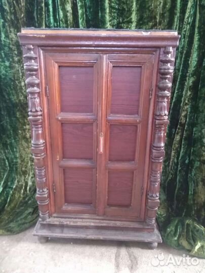 Старинная тумба