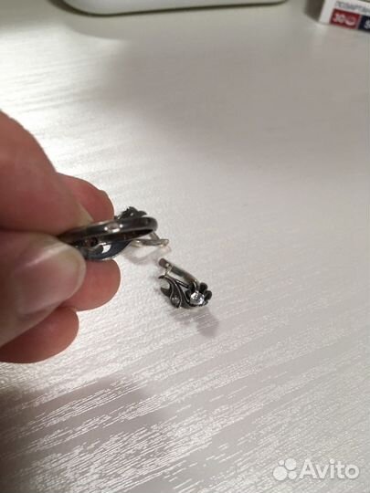 Серебряные серьги и кольцо с фианитами