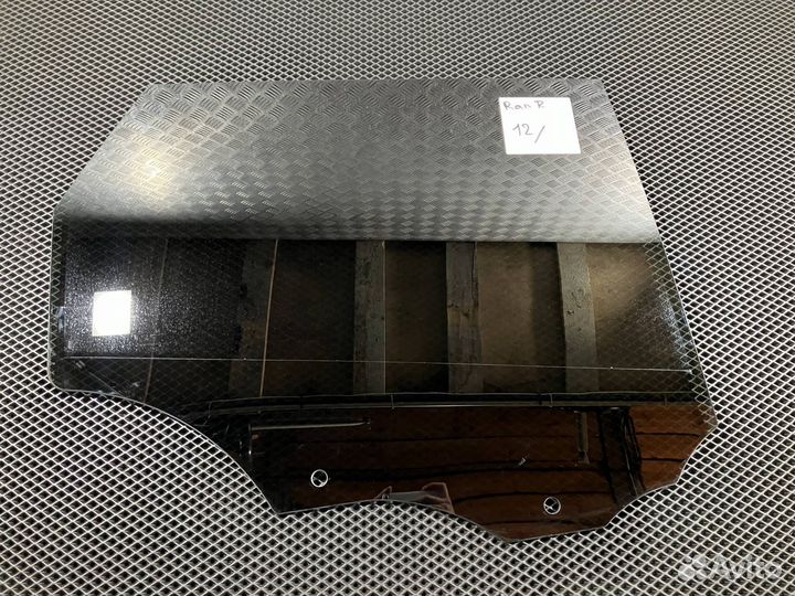 Стекло двери задней правой Land Rover 2