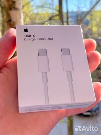 Кабель на iPhone 15