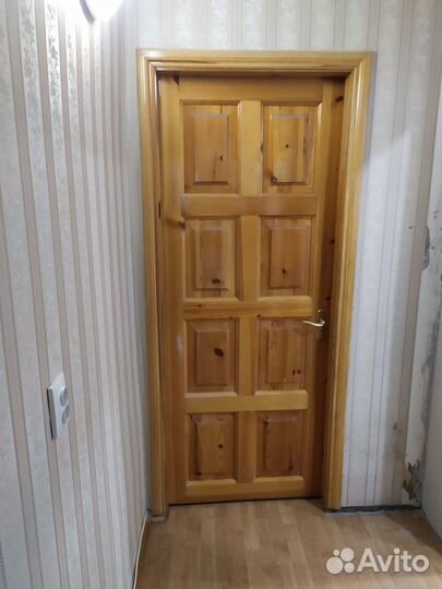 Продам деревянную межкомнатную дверь