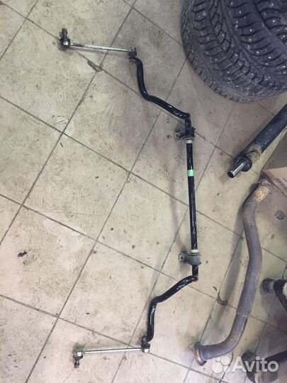 Передний стабилизатор Toyota Venza